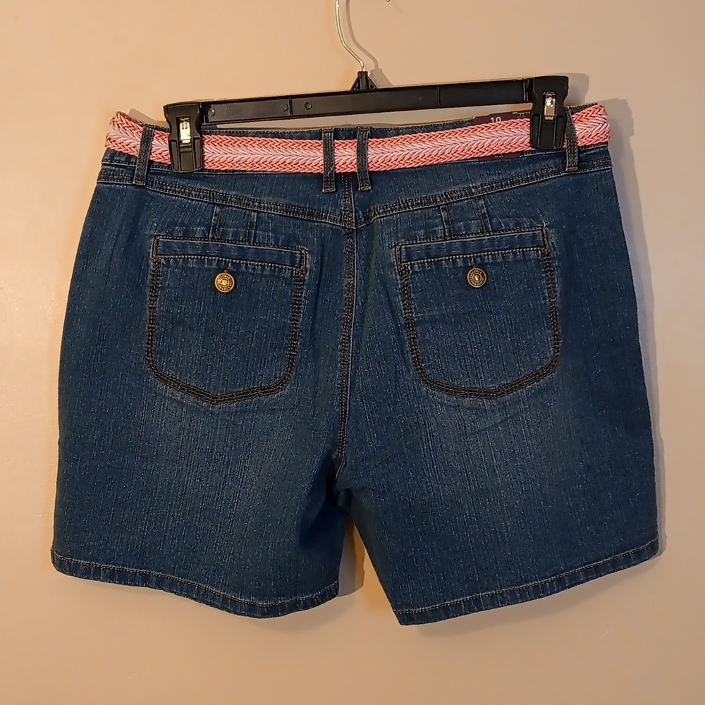 Gloria Vanderbilt Blue Denim Shorts with Pink Belt - Picture 2 of 3